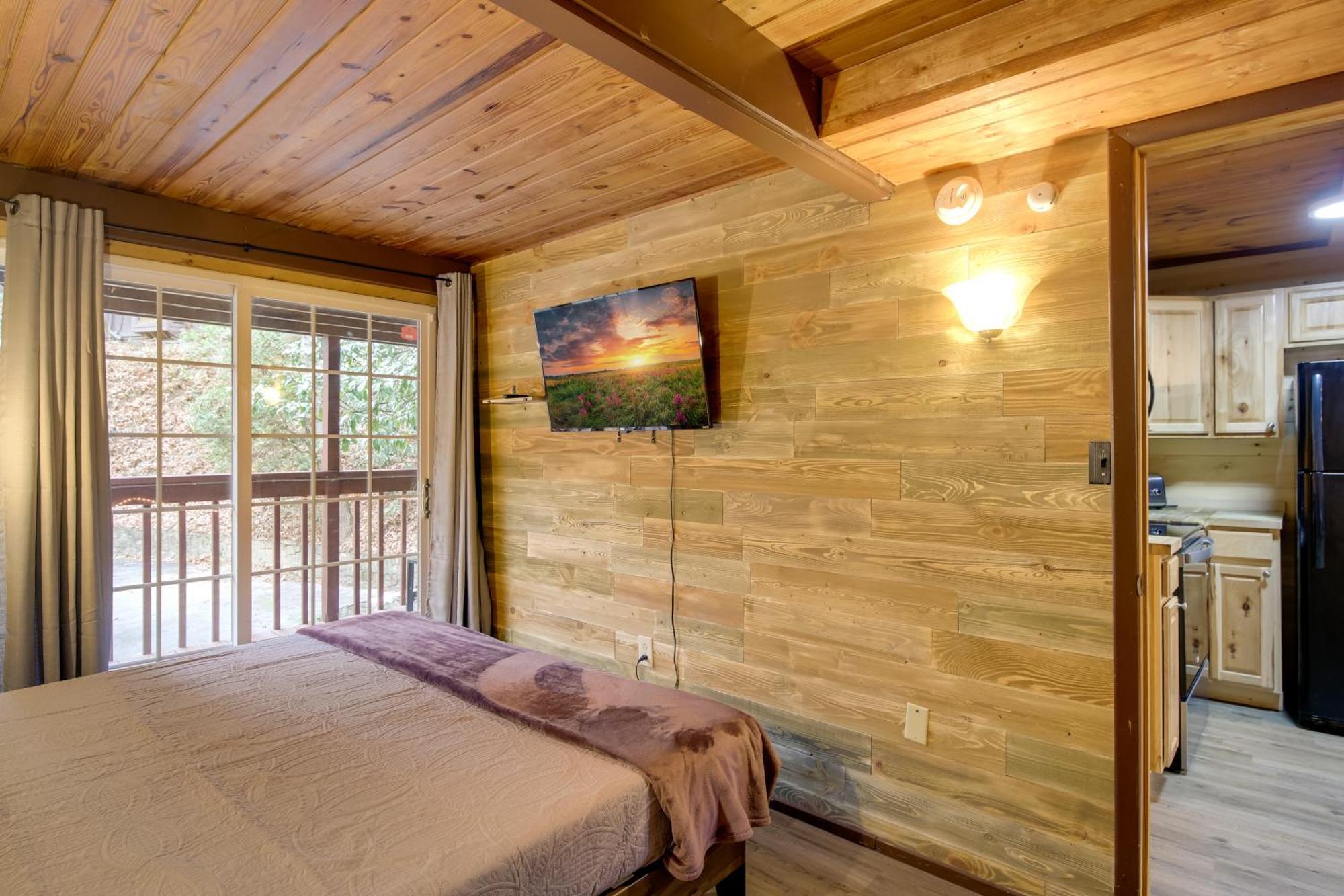 Gatlinburg A-Frame Home With Hot Tub Near Parkway Exteriör bild